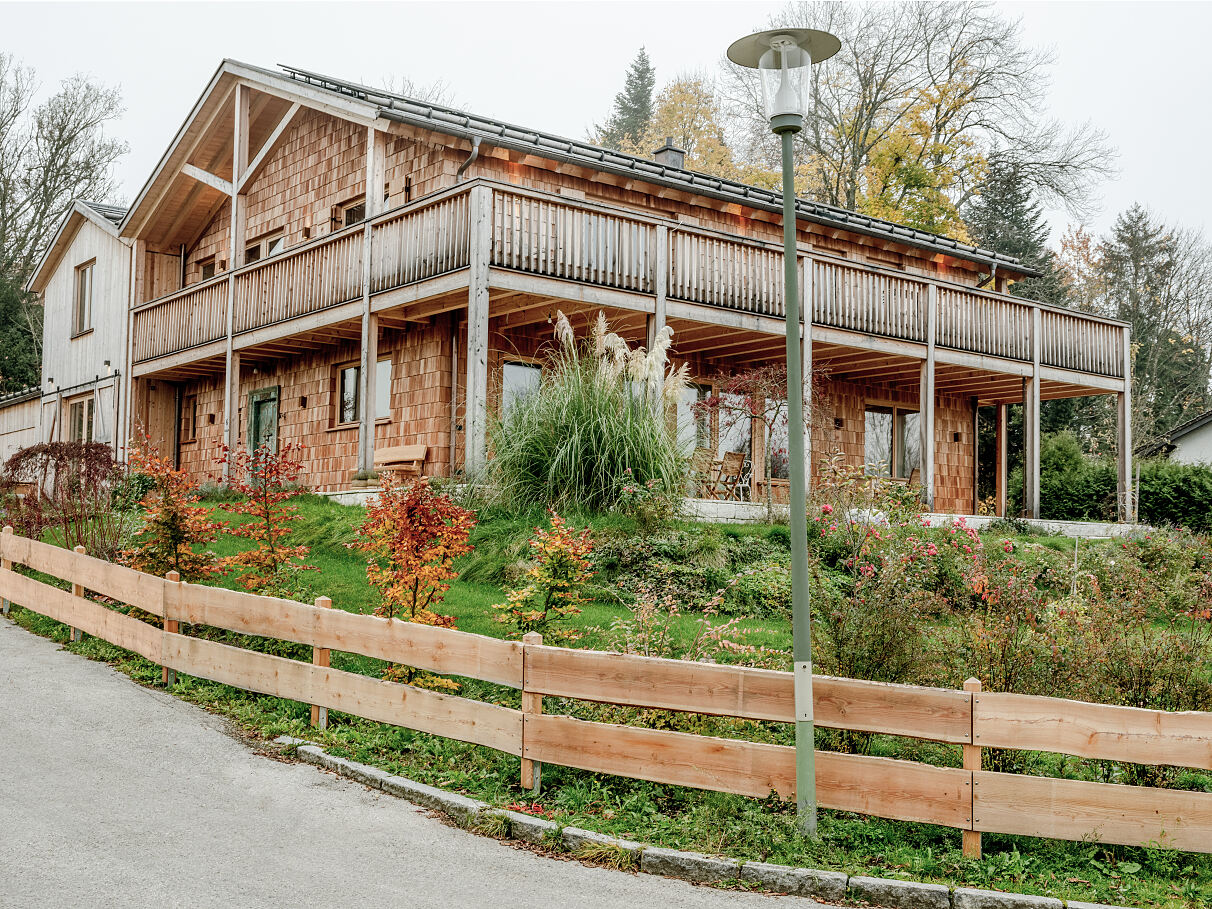 Holzius-Starnberg-Isabell-aussen-abend-2025-12_sm_sm