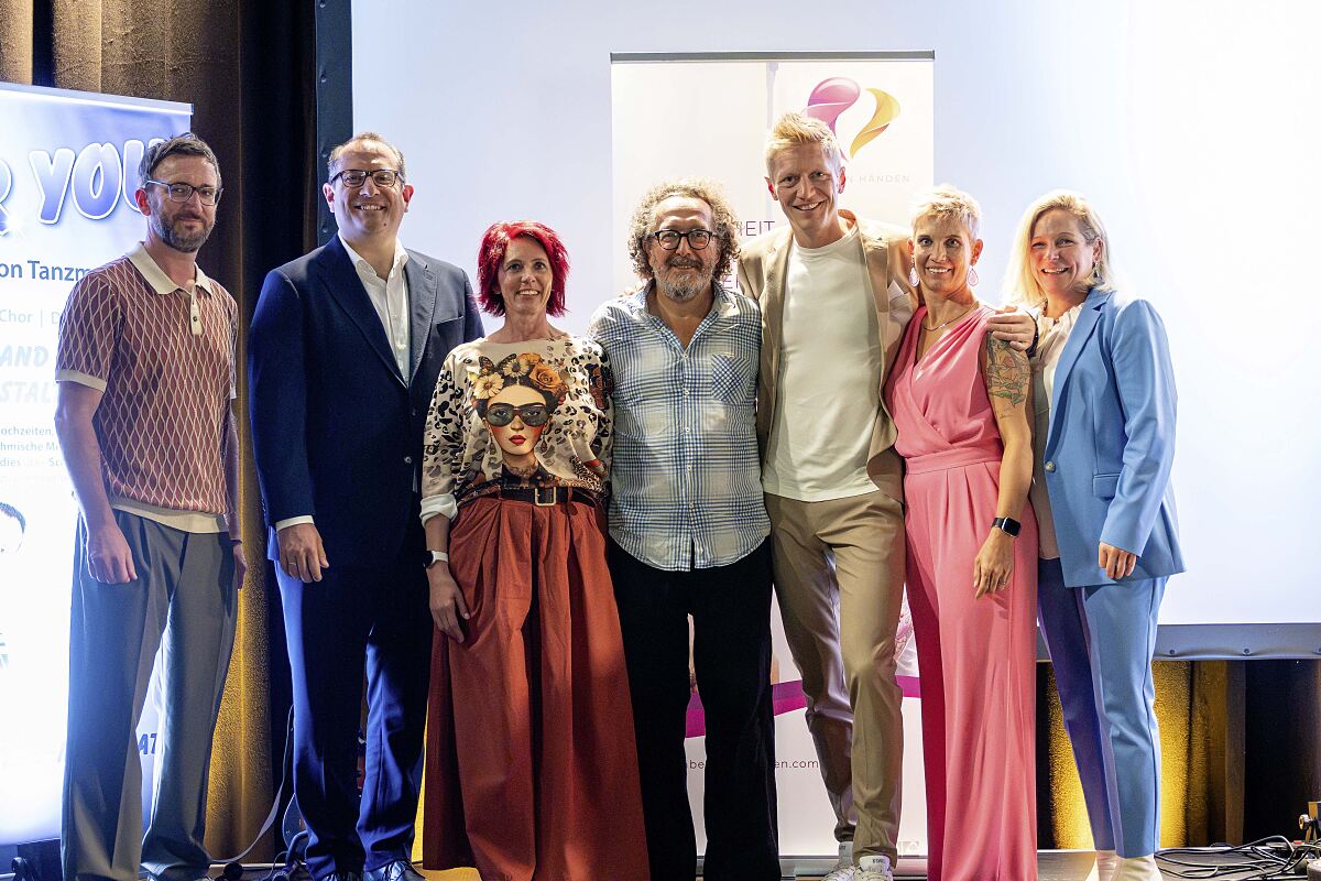 Branchentreff der niederösterreichischen Landesinnung der Fußpfleger, Kosmetiker und Masseure. Zwei inspirierende Keynotes vermittelten praxisnah und kompakt wertvolles Wissen und konkrete Anregungen, die sich unmittelbar im eigenen Betrieb umsetzen lassen. Aktuelle Informationen aus der Landesinnung und ein abwechslungsreiches Unterhaltungsprogramm rundeten den Branchentreff ab. 